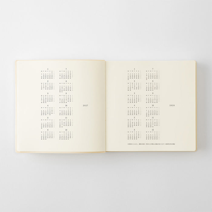 Midori MD Notebook Diary 1Day 1Page 2027 - A5 Square