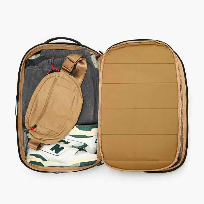 Pakt Aero Travel Backpack -laukku